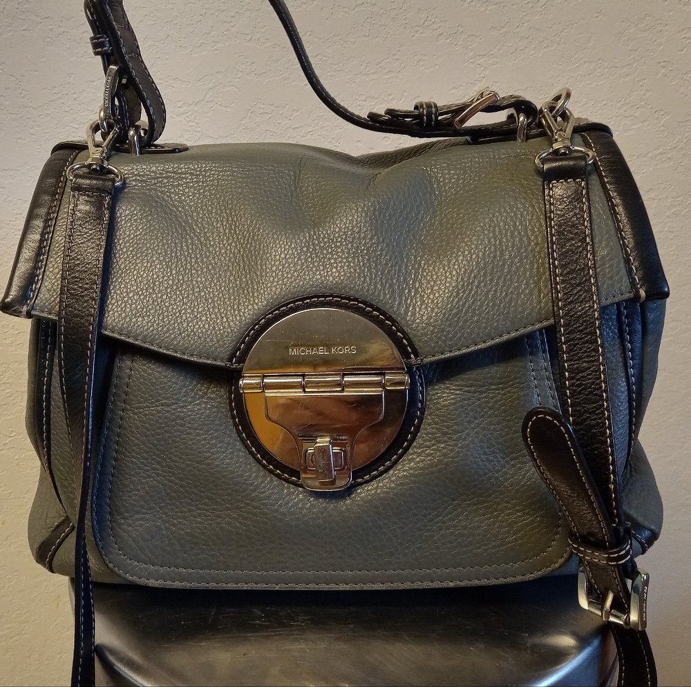 Michael Kors Leather Purse Hand Shoulder Bag Pebble Grain Gray Black Flap 2 Way